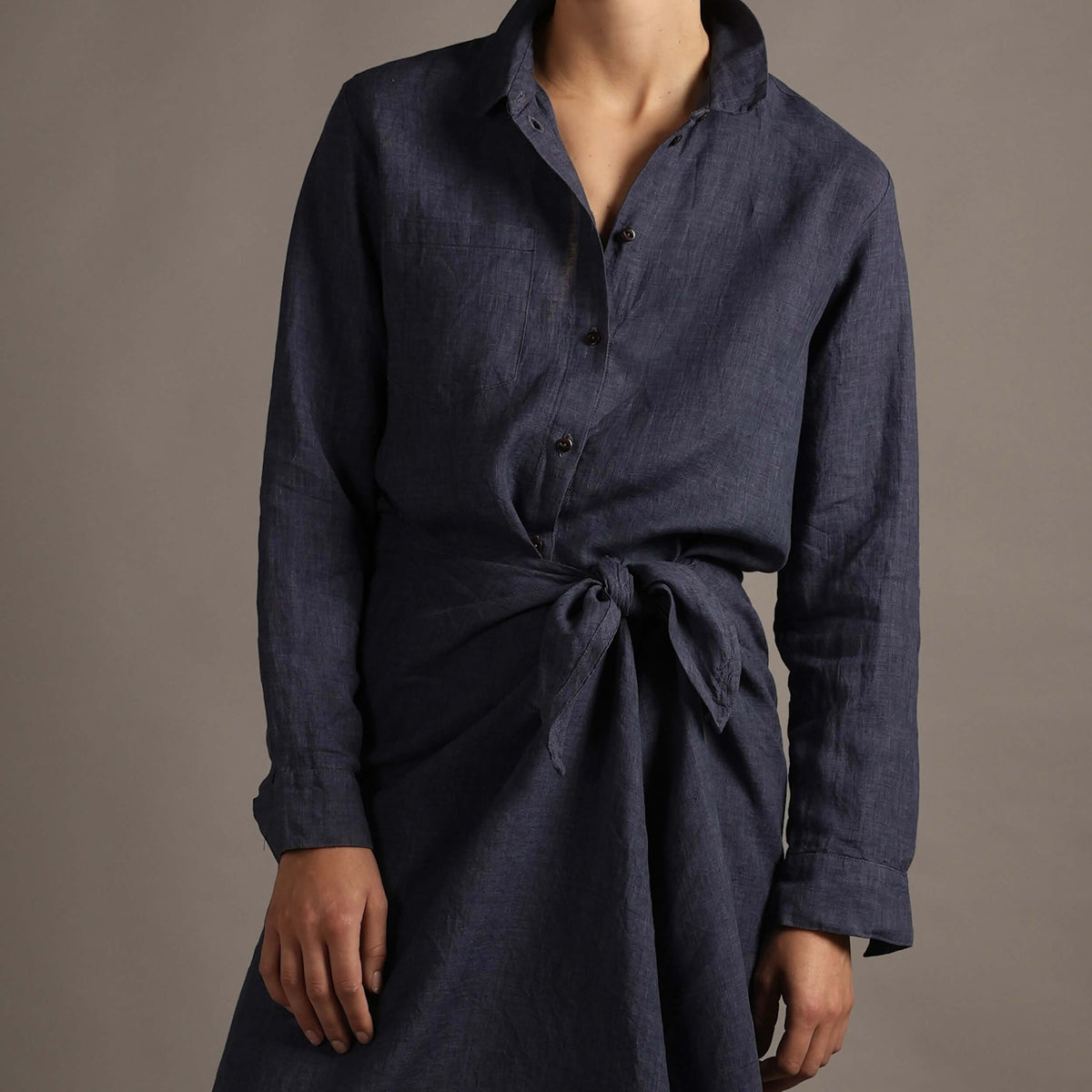 Els wears Carrier Company Shirt Wrap Dress in Navy Linen & Cotton Sun Hat.