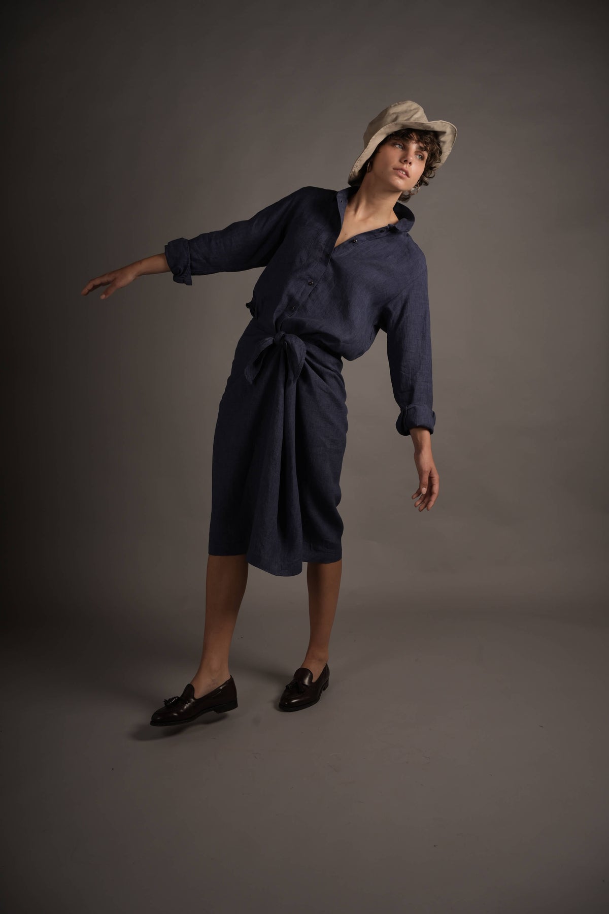 Els wears Carrier Company Shirt Wrap Dress in Navy Linen & Cotton Sun Hat.